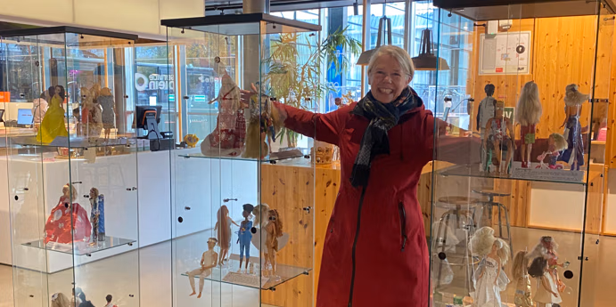 Barbieexpositie De nieuwe kleren van de koningin